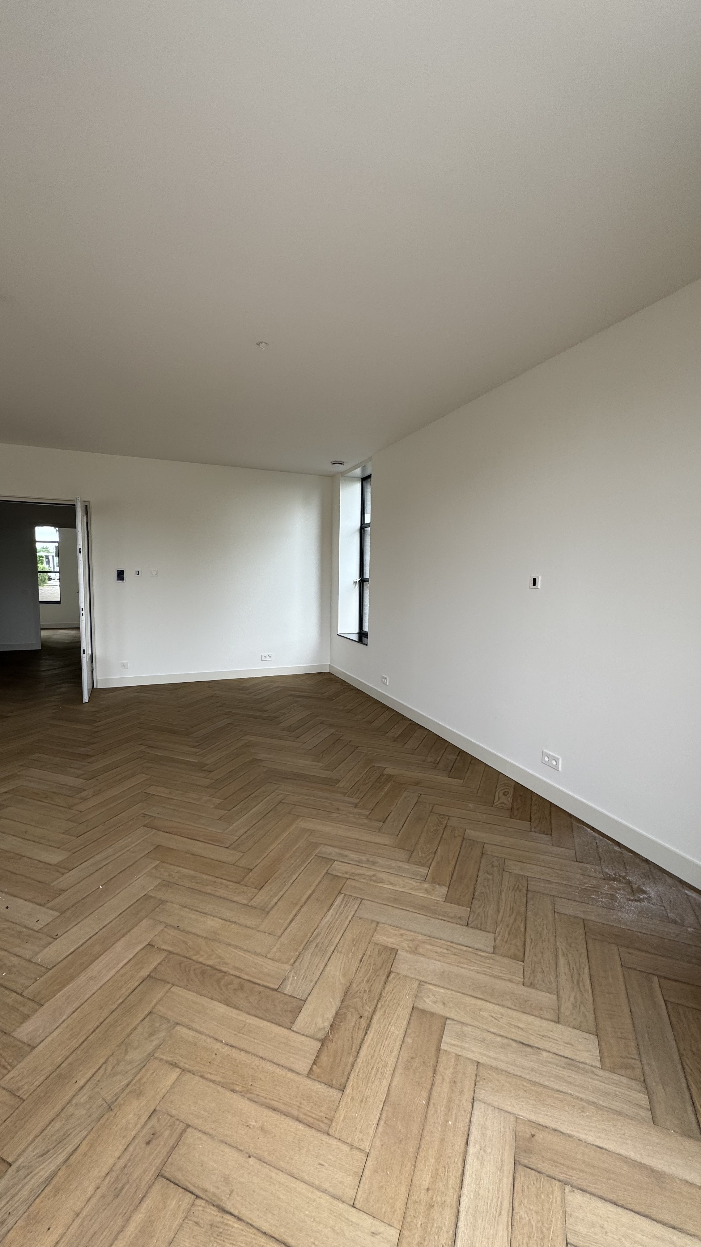 Professioneel renovlies behang aanbrengen - Den Hartog Wandafwerking